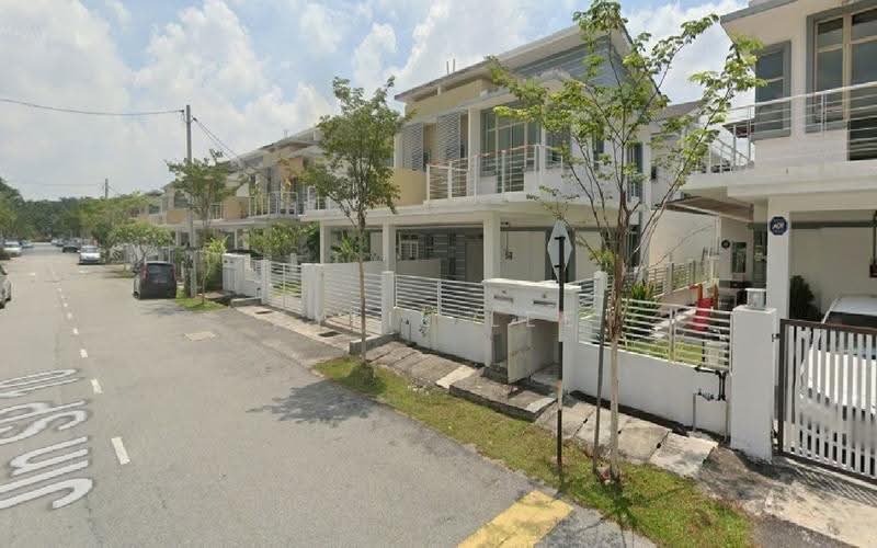 Semi-Detached House for Sale in Bandar Saujana Putra (Tanjong Duabelas) - Kylie Lee - Exterior - PropertyGuru.com.my