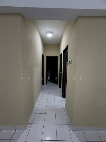 Pangsapuri untuk Disewa di Mas Kipark Damansara - Marcus Koh - Corridor - PropertyGuru.com.my