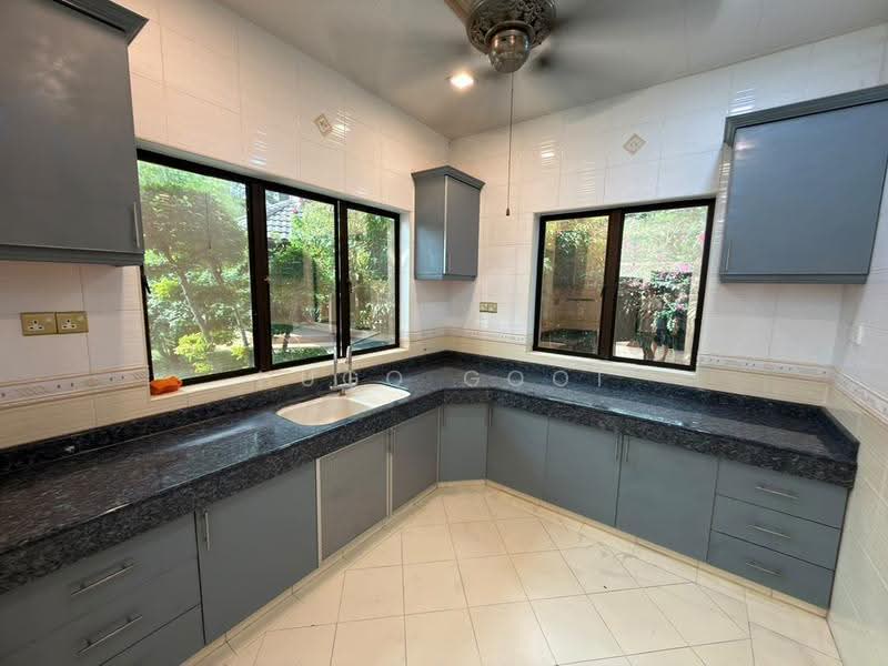 Bungalow House for Rent in Country Heights (Kajang) - Hugo Gooi - Kitchen - PropertyGuru.com.my