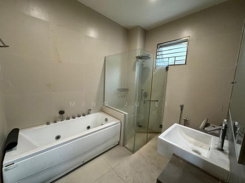 4.5-storey Terraced House for Sale in Happy Garden (Kuchai Lama) - Ming Ju Li - Bathroom - PropertyGuru.com.my
