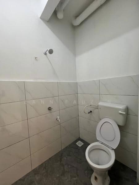Rumah Teres 2-Tingkat untuk Dijual di Bukit Sentosa (Rawang) - Zann Fauzan - Bathroom - PropertyGuru.com.my
