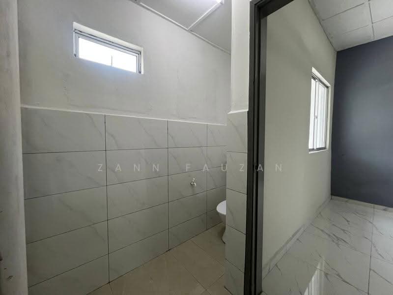 Rumah Teres 2-Tingkat untuk Dijual di Bukit Sentosa (Rawang) - Zann Fauzan - Bathroom - PropertyGuru.com.my