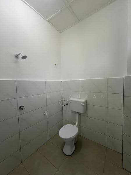 Rumah Teres 2-Tingkat untuk Dijual di Bukit Sentosa (Rawang) - Zann Fauzan - Bathroom - PropertyGuru.com.my