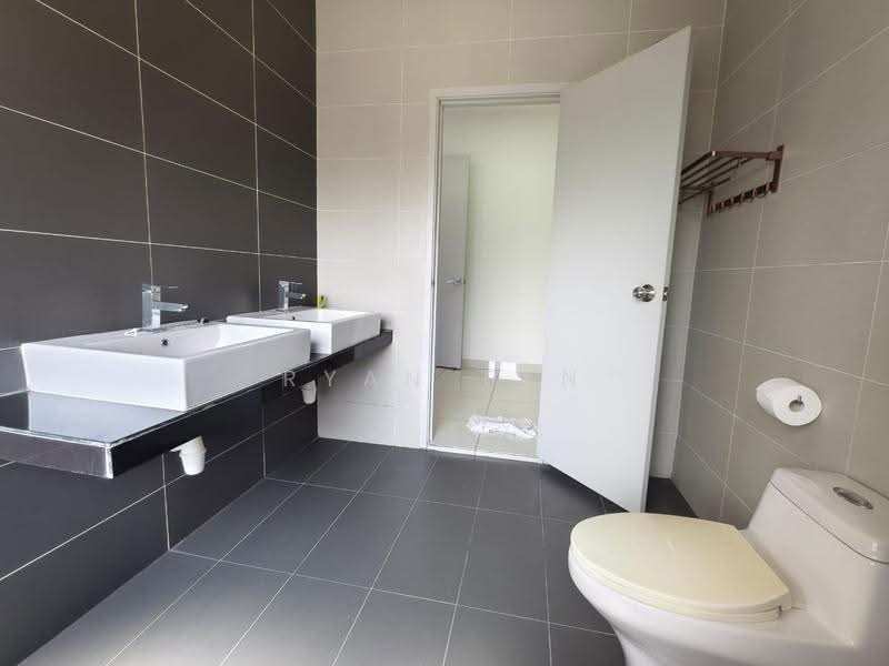 Rumah Teres untuk Dijual di Johor Bahru (Johor) - Ryan Tan - Bathroom - PropertyGuru.com.my