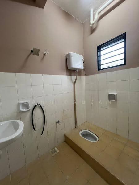 Rumah Teres 2-Tingkat untuk Dijual di Bukit Sentosa (Rawang) - Zann Fauzan - Bathroom - PropertyGuru.com.my