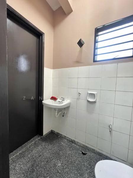 Rumah Teres 2-Tingkat untuk Dijual di Bukit Sentosa (Rawang) - Zann Fauzan - Bathroom - PropertyGuru.com.my
