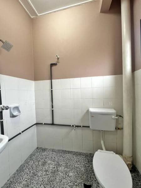 Rumah Teres 2-Tingkat untuk Dijual di Bukit Sentosa (Rawang) - Zann Fauzan - Bathroom - PropertyGuru.com.my