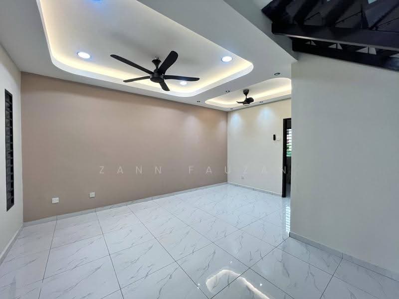 Rumah Teres 2-Tingkat untuk Dijual di Bukit Sentosa (Rawang) - Zann Fauzan - Living Room - PropertyGuru.com.my