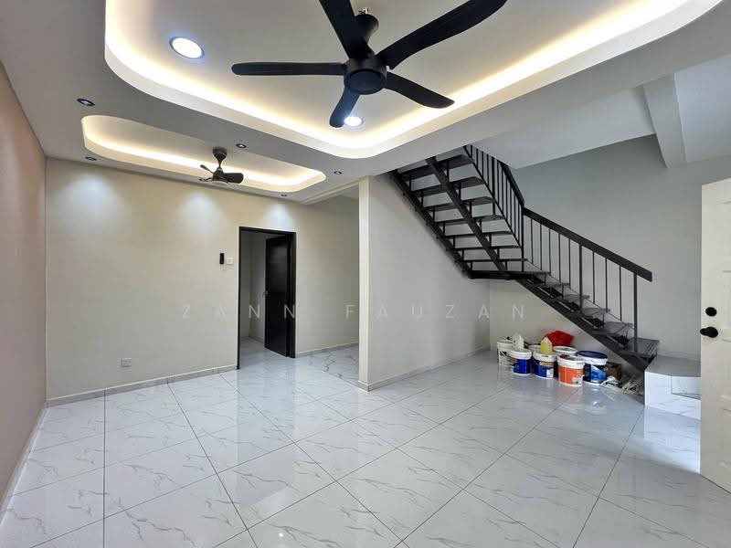 Rumah Teres 2-Tingkat untuk Dijual di Bukit Sentosa (Rawang) - Zann Fauzan - Living Room - PropertyGuru.com.my
