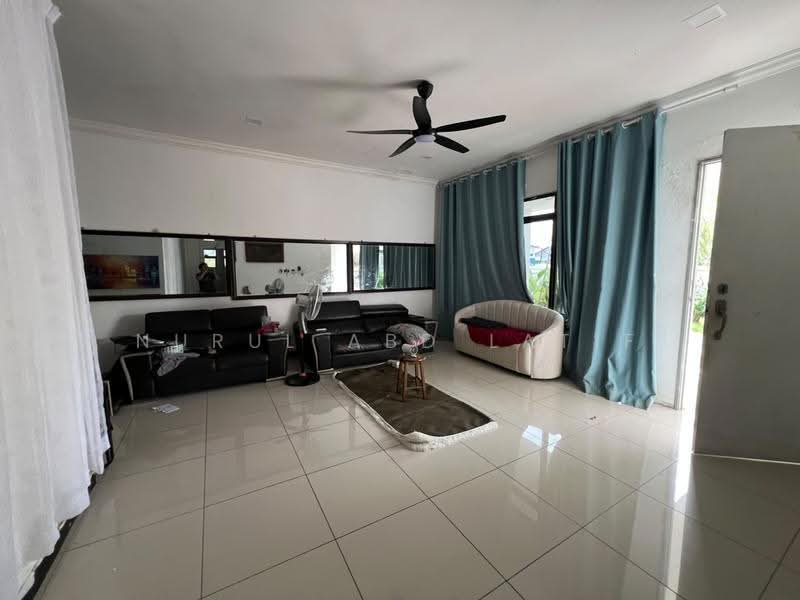 Semi-Detached House for Sale in Antara Gapi (Ulu Yam) - Nurul Abd Latif - Living Room - PropertyGuru.com.my