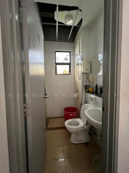 Semi-Detached House for Sale in Antara Gapi (Ulu Yam) - Nurul Abd Latif - Bathroom - PropertyGuru.com.my