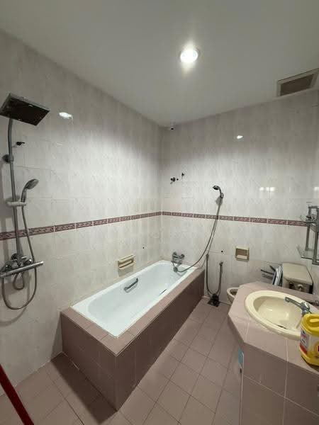2-storey Terraced House for Rent in SS18 (Subang Jaya) - Carlos Ng - Bathroom - PropertyGuru.com.my