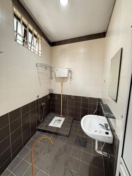 2-storey Terraced House for Rent in SS18 (Subang Jaya) - Carlos Ng - Bathroom - PropertyGuru.com.my