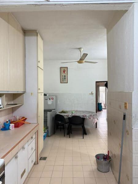 Rumah Teres 2-Tingkat untuk Disewa di SS18 (Subang Jaya) - Carlos Ng - Kitchen - PropertyGuru.com.my