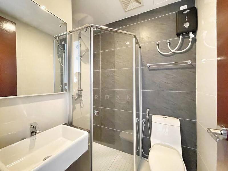 Condominium for Rent at Royal Strand @ Country Garden Danga Bay - Jordan . - Bathroom - PropertyGuru.com.my