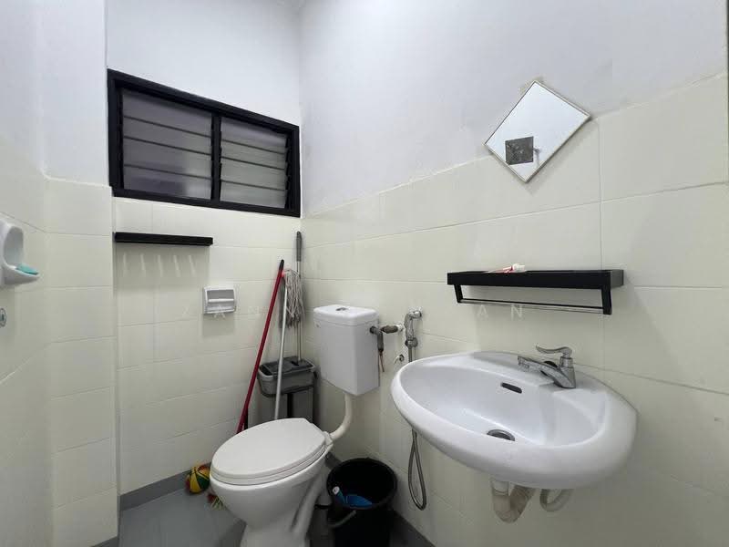 Apartment for Sale at Sri Putra Apartment @ Sungai Buloh - Zann Fauzan - Bathroom - PropertyGuru.com.my