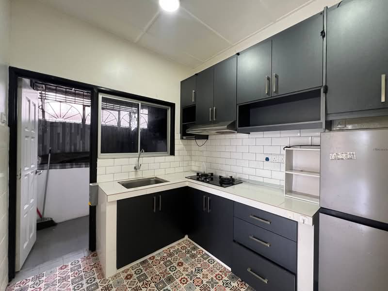 Apartment for Sale at Sri Putra Apartment @ Sungai Buloh - Zann Fauzan - Kitchen - PropertyGuru.com.my