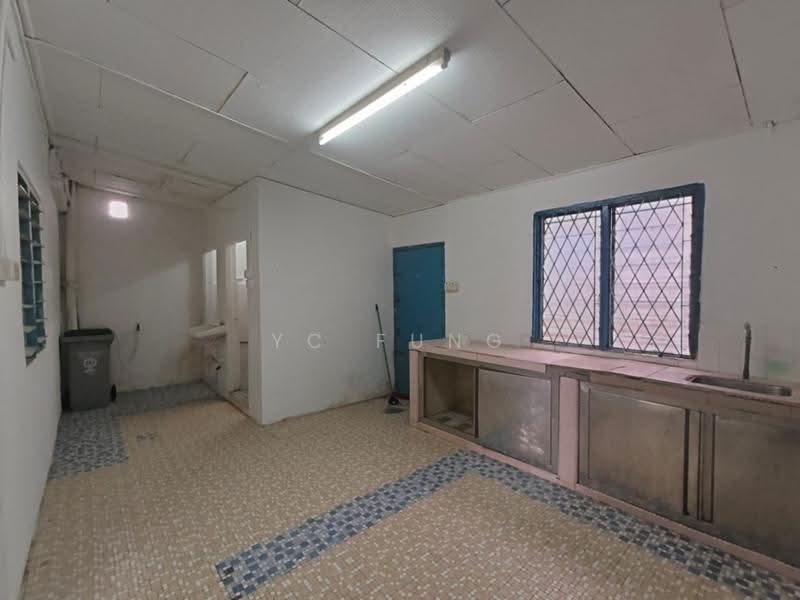 Rumah Teres untuk Dijual di Taman Abad (Johor Bahru) - YC Fung - Kitchen - PropertyGuru.com.my