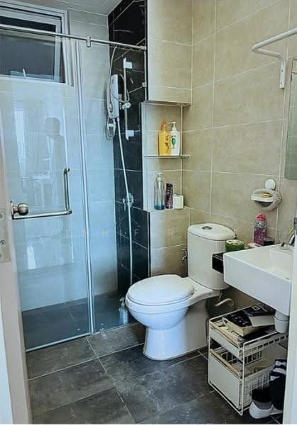 Kondominium untuk Dijual di QuayWest Residence - Jennifer Lee - Bathroom - PropertyGuru.com.my