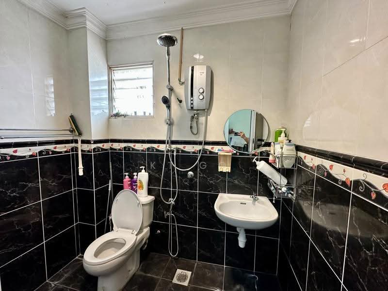 Rumah Teres 2-Tingkat untuk Dijual di Kota Kemuning (Shah Alam) - KT Go - Bathroom - PropertyGuru.com.my