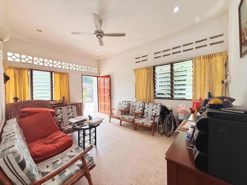 Rumah Teres 1-Tingkat untuk Dijual di Taman Megaway (Sikamat) - Riza Ahmad - Living Room - PropertyGuru.com.my