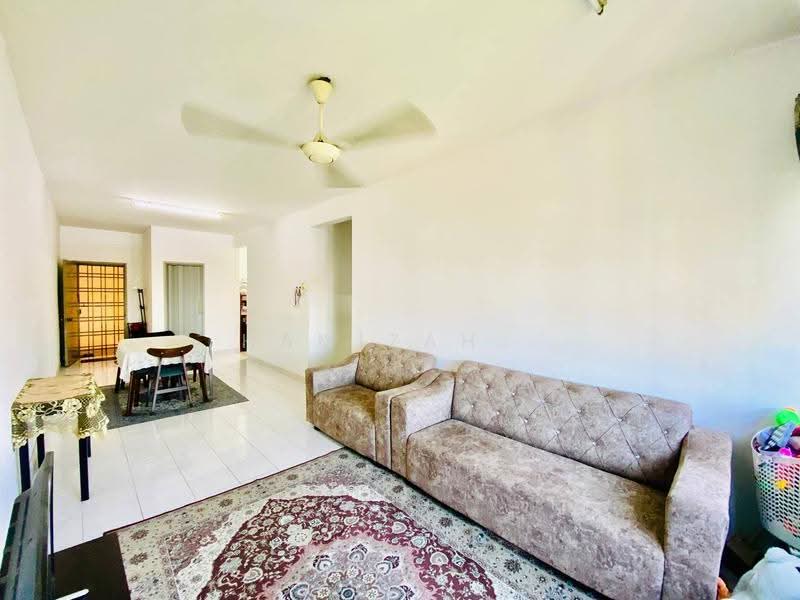 Pangsapuri untuk Dijual di Taman Bukit Pelangi - Hamizah . - Living Room - PropertyGuru.com.my