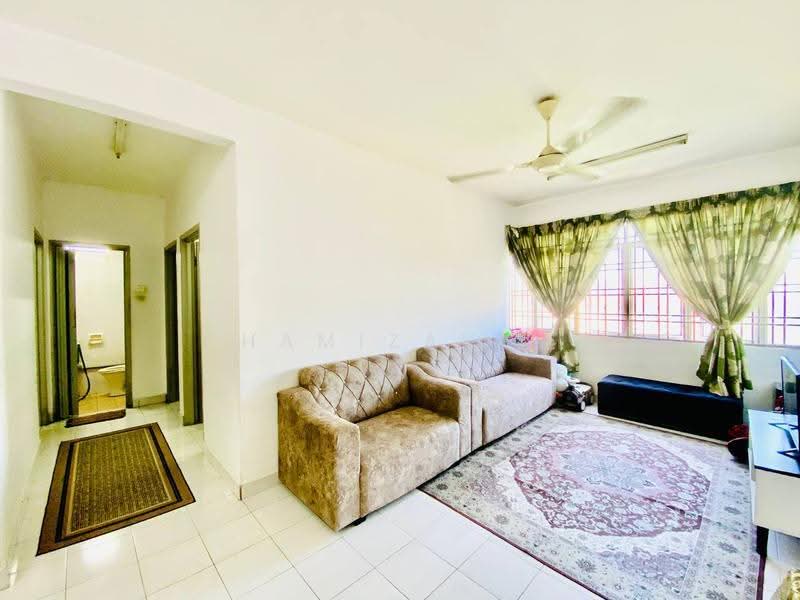 Pangsapuri untuk Dijual di Taman Bukit Pelangi - Hamizah . - Living Room - PropertyGuru.com.my