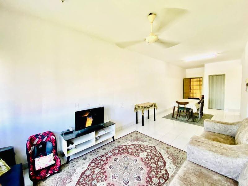 Pangsapuri untuk Dijual di Taman Bukit Pelangi - Hamizah . - Living Room - PropertyGuru.com.my