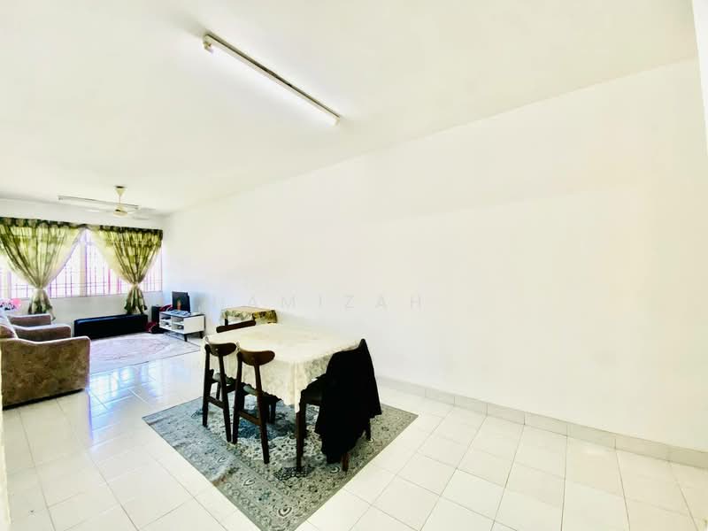 Pangsapuri untuk Dijual di Taman Bukit Pelangi - Hamizah . - Living Room - PropertyGuru.com.my
