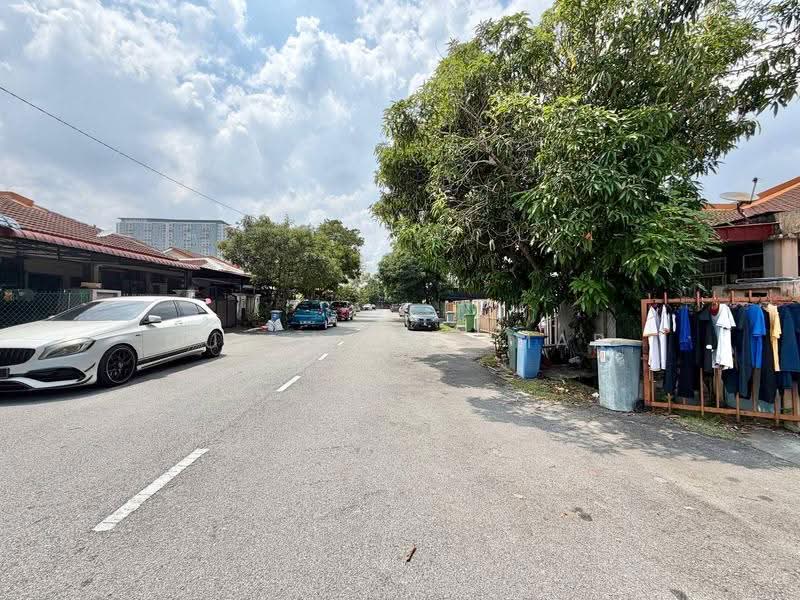 1-storey Terraced House for Sale in Tanjung Dua Belas (Jenjarom) - Nur Alia Omar - Exterior - PropertyGuru.com.my