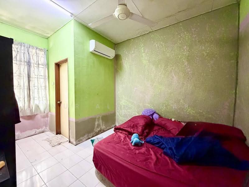 1-storey Terraced House for Sale in Tanjung Dua Belas (Jenjarom) - Nur Alia Omar - Bedroom - PropertyGuru.com.my