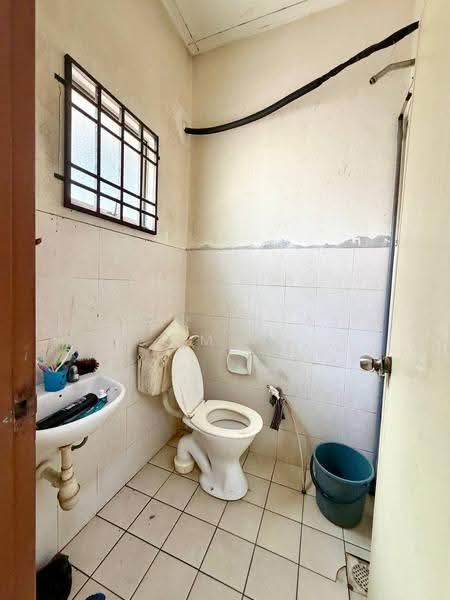 1-storey Terraced House for Sale in Tanjung Dua Belas (Jenjarom) - Nur Alia Omar - Bathroom - PropertyGuru.com.my