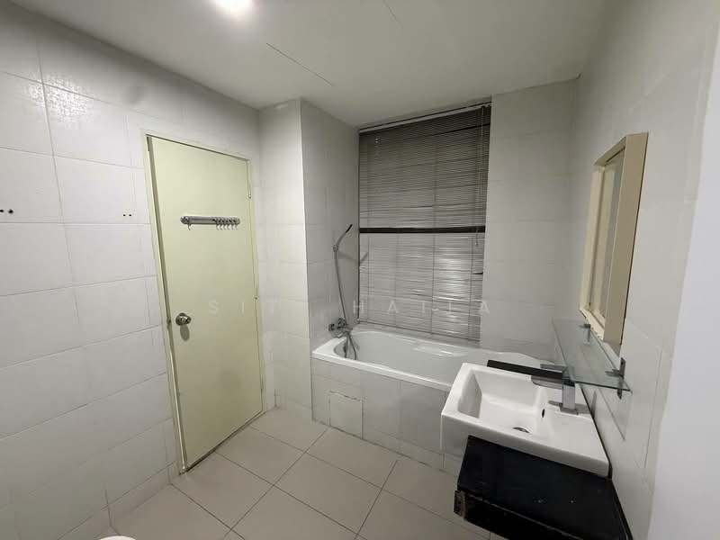 Kondominium untuk Disewa di Serin Residency - Siti Haila - Bathroom - PropertyGuru.com.my