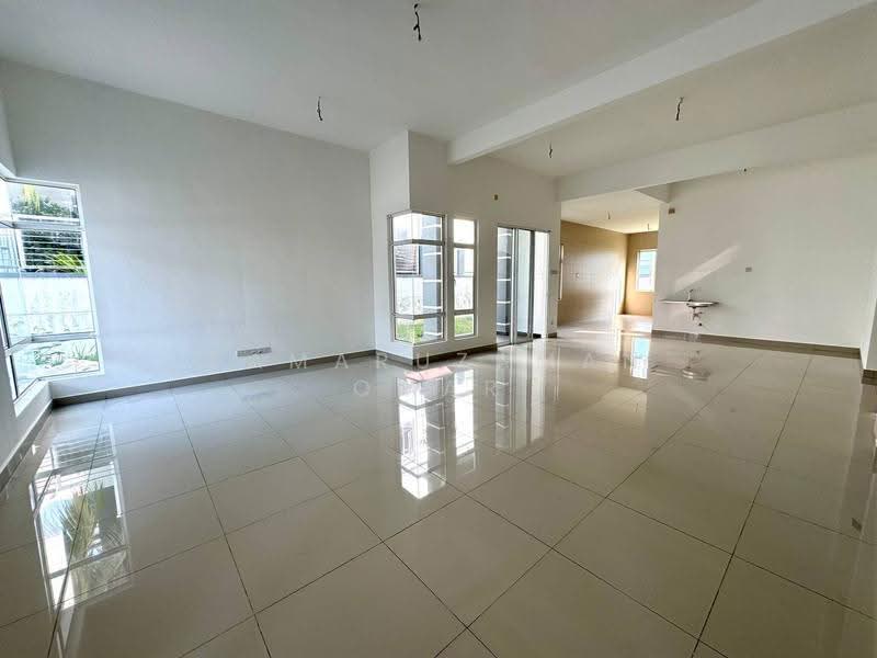 Rumah Berkembar untuk Dijual di Greenhill Residence (Shah Alam) - Kamaruzaman Omar - Living Room - PropertyGuru.com.my