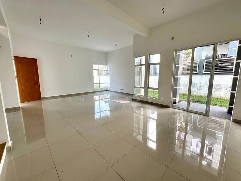 Rumah Berkembar untuk Dijual di Greenhill Residence (Shah Alam) - Kamaruzaman Omar - Living Room - PropertyGuru.com.my