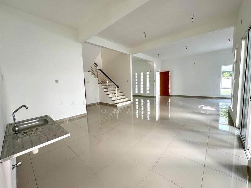 Rumah Berkembar untuk Dijual di Greenhill Residence (Shah Alam) - Kamaruzaman Omar - Living Room - PropertyGuru.com.my