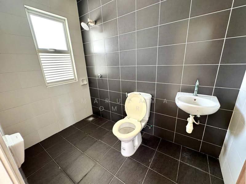 Rumah Berkembar untuk Dijual di Greenhill Residence (Shah Alam) - Kamaruzaman Omar - Bathroom - PropertyGuru.com.my