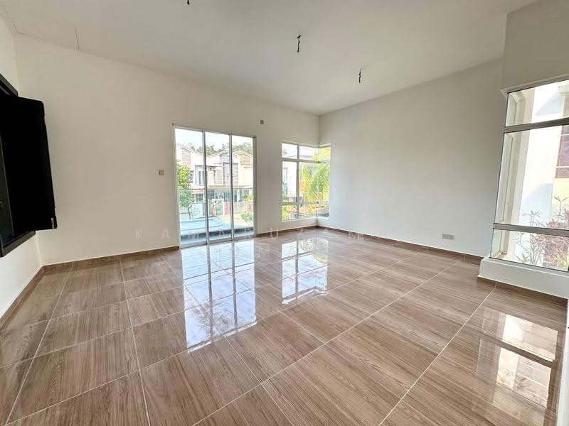 Rumah Berkembar untuk Dijual di Greenhill Residence (Shah Alam) - Kamaruzaman Omar - Living Room - PropertyGuru.com.my