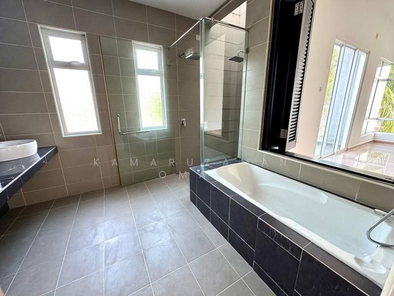 Rumah Berkembar untuk Dijual di Greenhill Residence (Shah Alam) - Kamaruzaman Omar - Bathroom - PropertyGuru.com.my