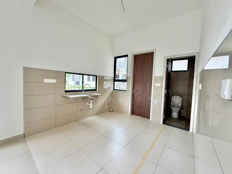 2-storey Terraced House for Sale in Sungai Buloh (Selangor) - Nur Alia Omar - Kitchen - PropertyGuru.com.my