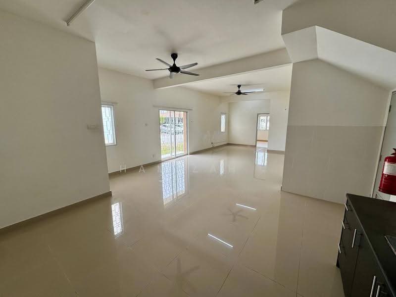 Rumah Bandar untuk Disewa di Cybersouth (Dengkil) - Hamizah . - Living Room - PropertyGuru.com.my