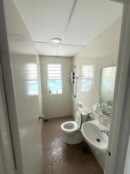 Kondominium untuk Dijual di The iResidence - KINKI CHAN - Bathroom - PropertyGuru.com.my