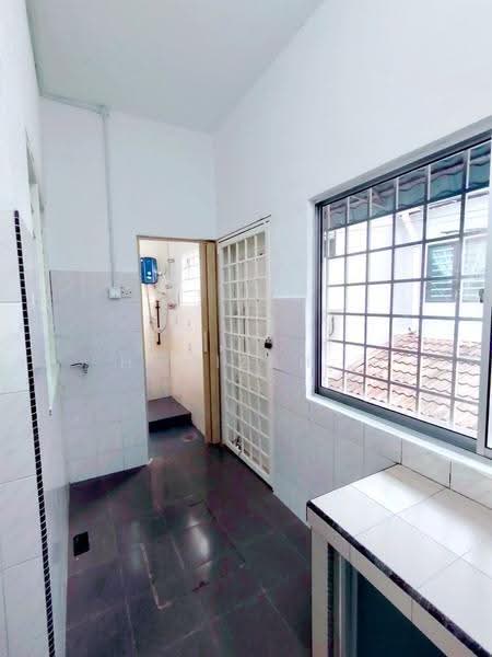 Rumah Teres 2-Tingkat untuk Disewa di Batu Caves (Selangor) - Hamizah . - Kitchen - PropertyGuru.com.my