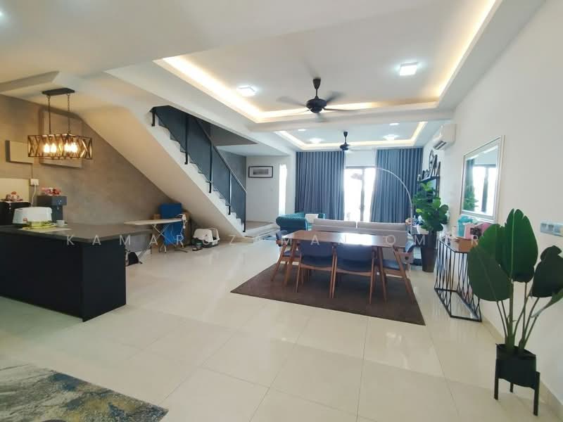 Rumah Teres 2-Tingkat untuk Dijual di Elmina (Shah Alam) - Kamaruzaman Omar - Living Room - PropertyGuru.com.my