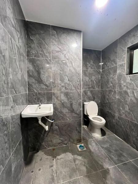 Semi-Detached House for Sale in Ulu Tiram (Johor) - Jim Chee - Bathroom - PropertyGuru.com.my