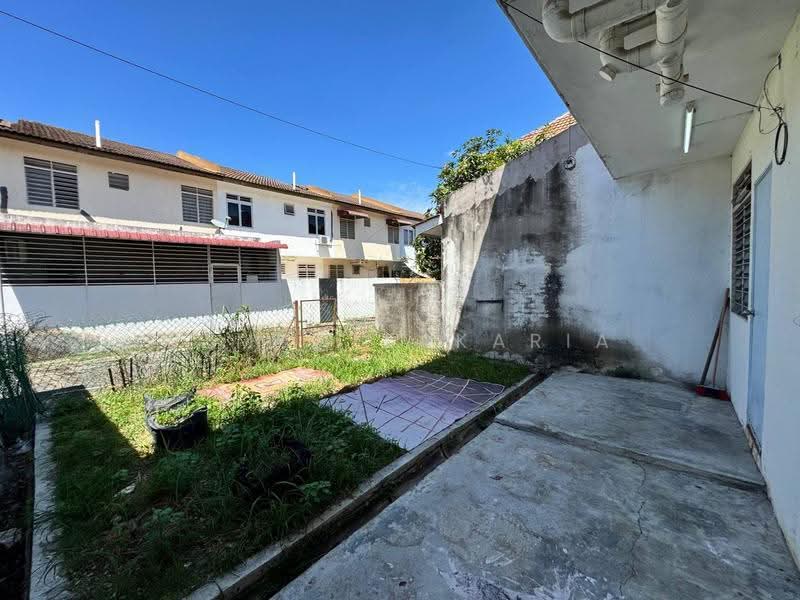 Rumah Teres 2-Tingkat untuk Dijual di Bandar Saujana Putra (Tanjong Duabelas) - AZMAN ZAKARIA - Exterior - PropertyGuru.com.my