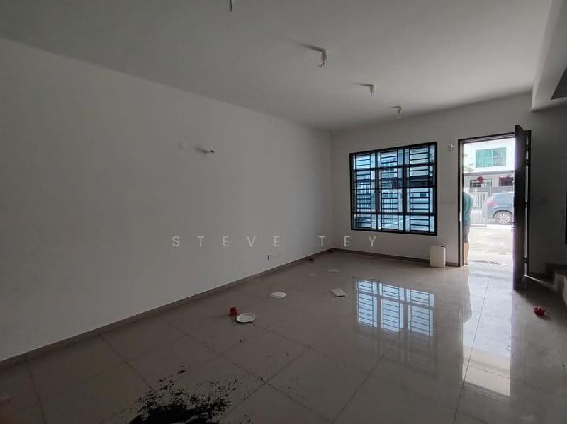 Rumah Teres 2-Tingkat untuk Dijual di Pekan Nanas (Johor) - Steve Tey - Living Room - PropertyGuru.com.my