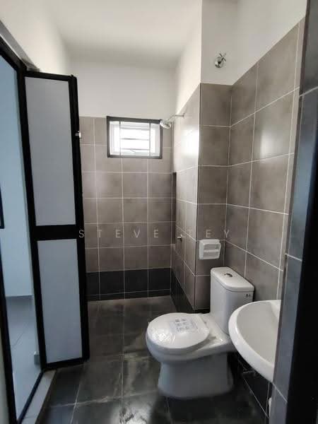 Rumah Teres 2-Tingkat untuk Dijual di Pekan Nanas (Johor) - Steve Tey - Bathroom - PropertyGuru.com.my