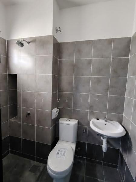 Rumah Teres 2-Tingkat untuk Dijual di Pekan Nanas (Johor) - Steve Tey - Bathroom - PropertyGuru.com.my