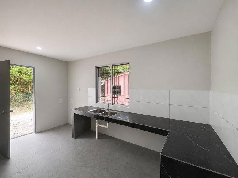 1-storey Terraced House for Sale in Taman Bernam Baru (Tanjung Malim) - Zann Fauzan - Kitchen - PropertyGuru.com.my
